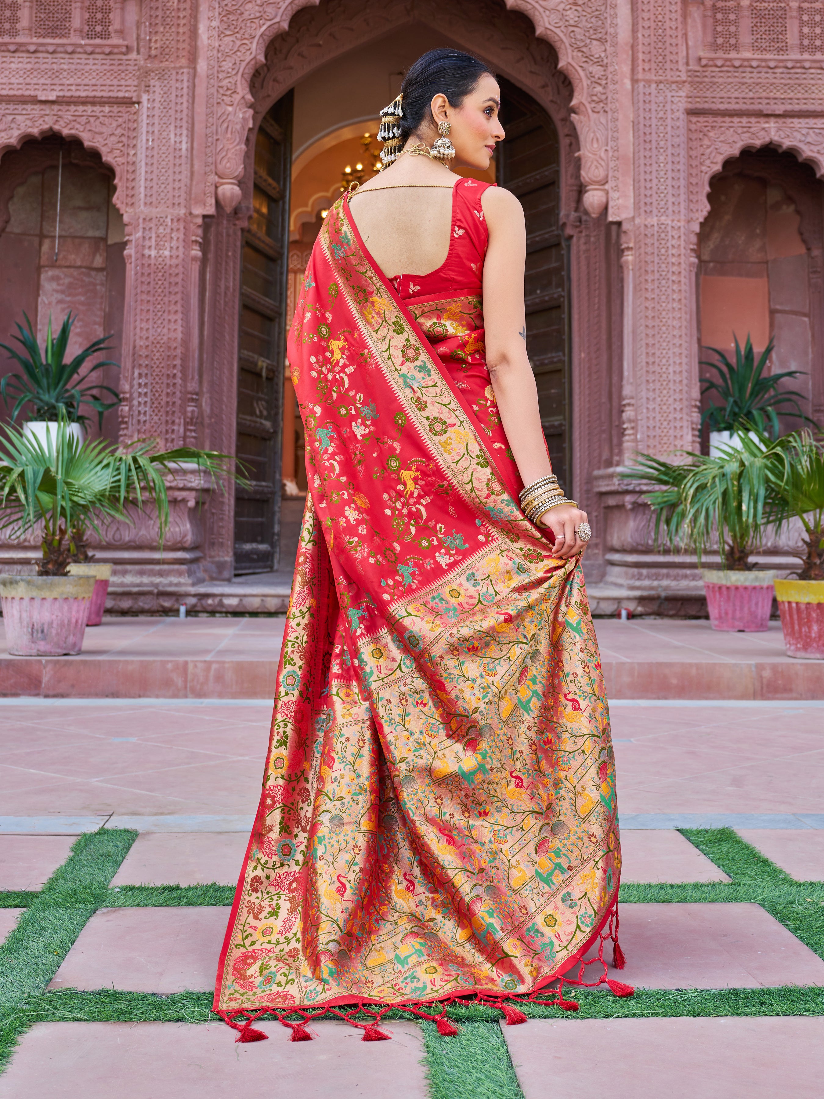 Soft Silk Saree - Perfect for Partywear / Bollywood