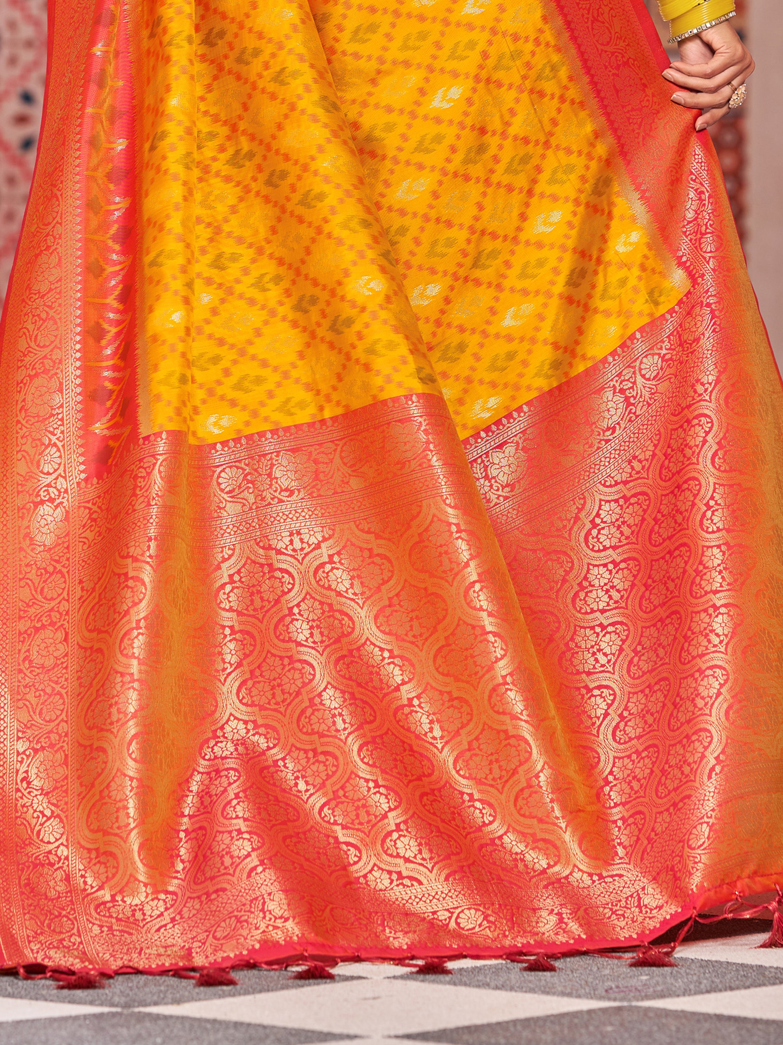 Soft Silk Saree - Perfect for Partywear / Bollywood