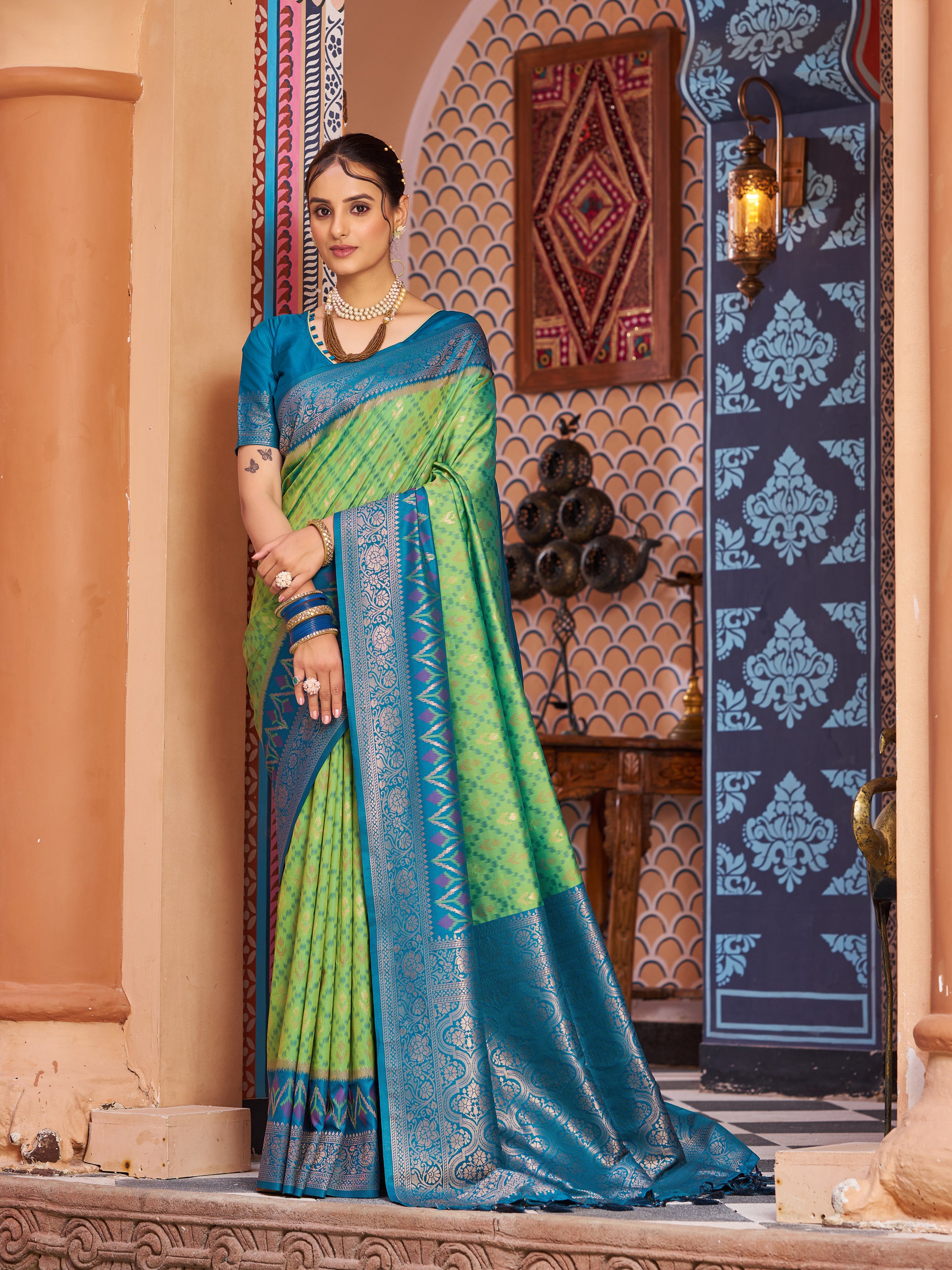 Soft Silk Saree - Perfect for Partywear / Bollywood