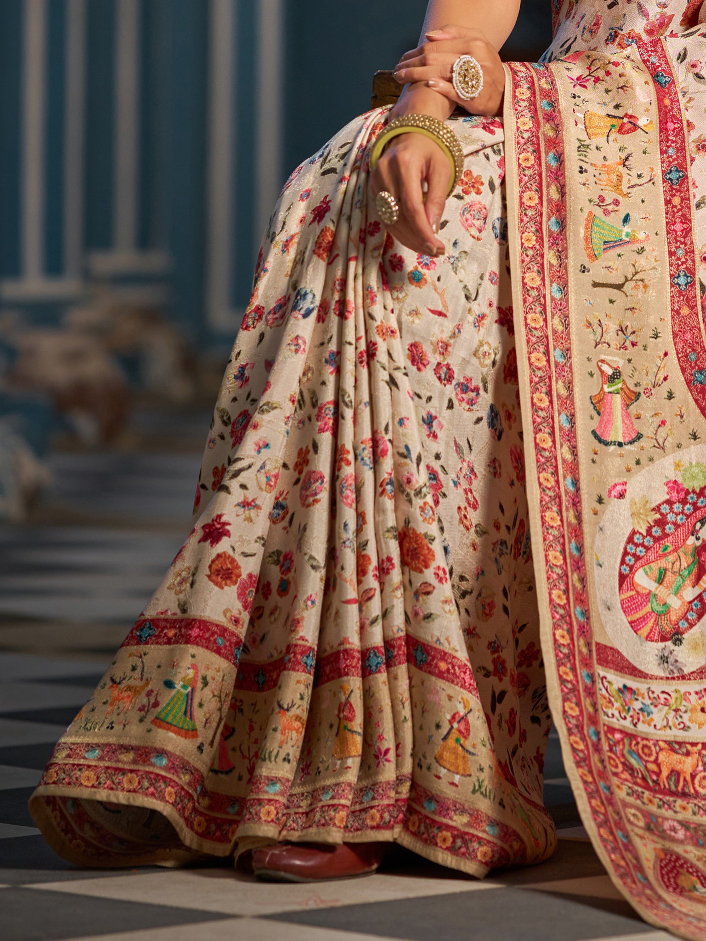 Soft Silk Saree - Perfect for Partywear / Bollywood