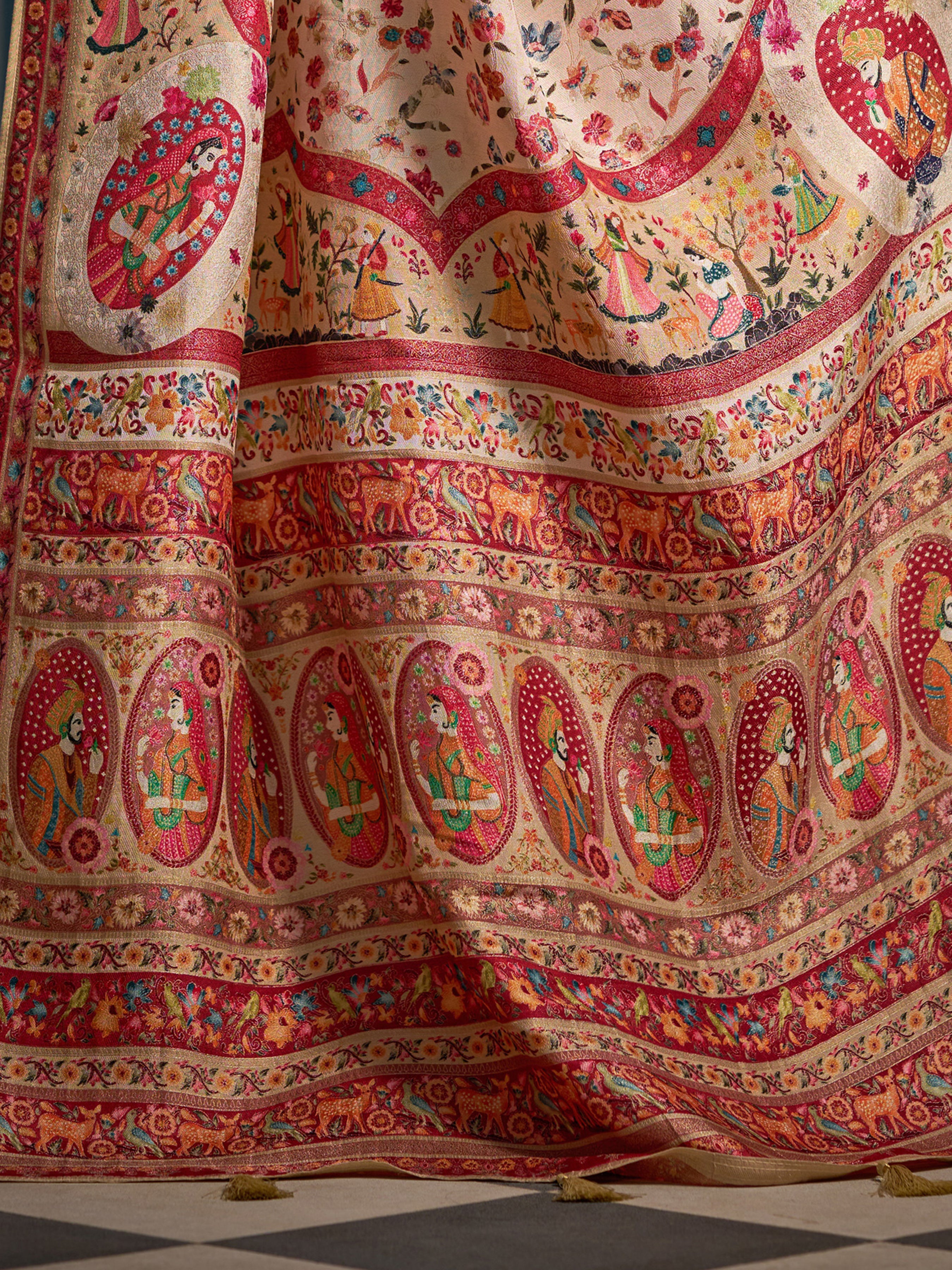 Soft Silk Saree - Perfect for Partywear / Bollywood