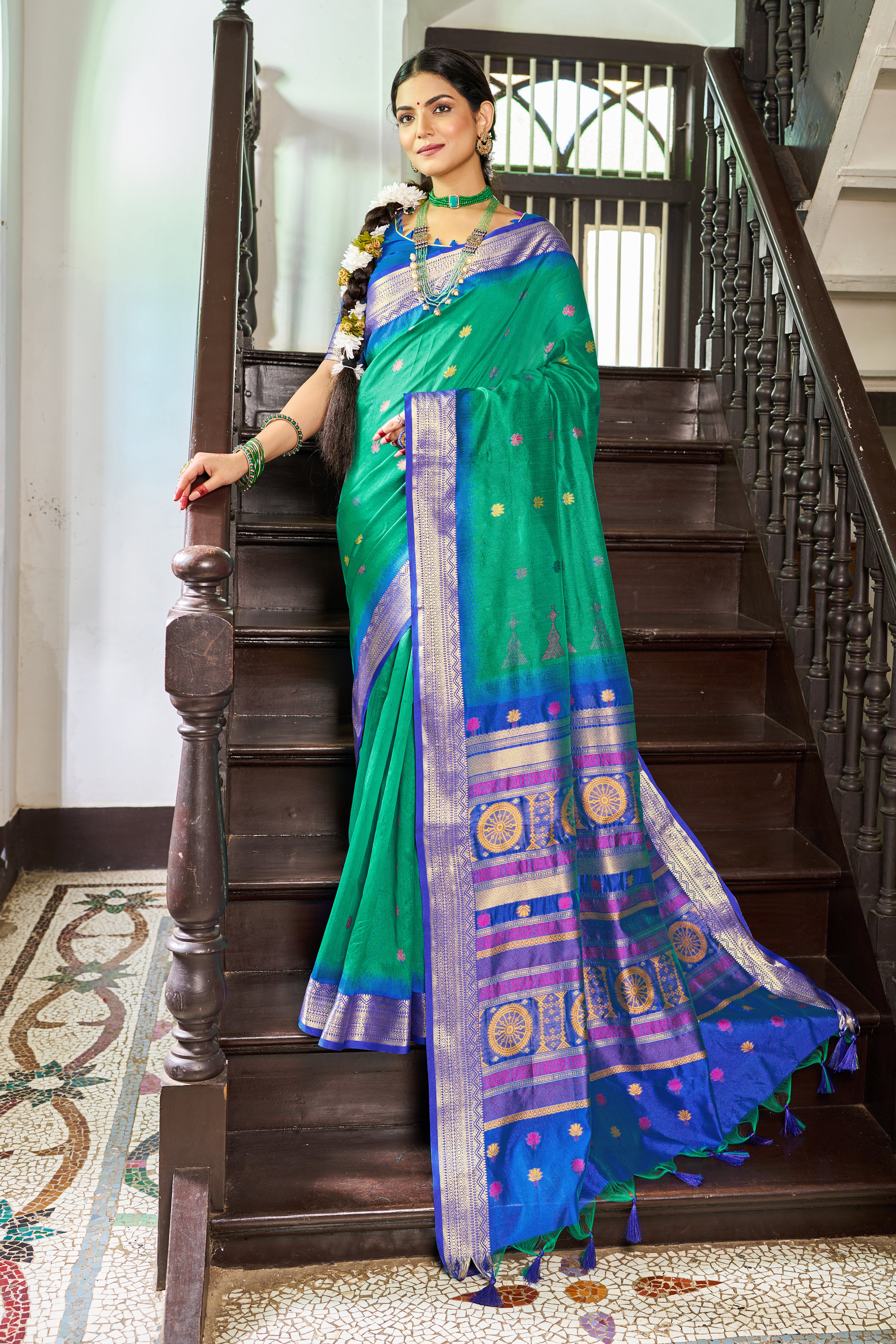 Raw Silk Saree - Perfect for Partywear / Bollywood