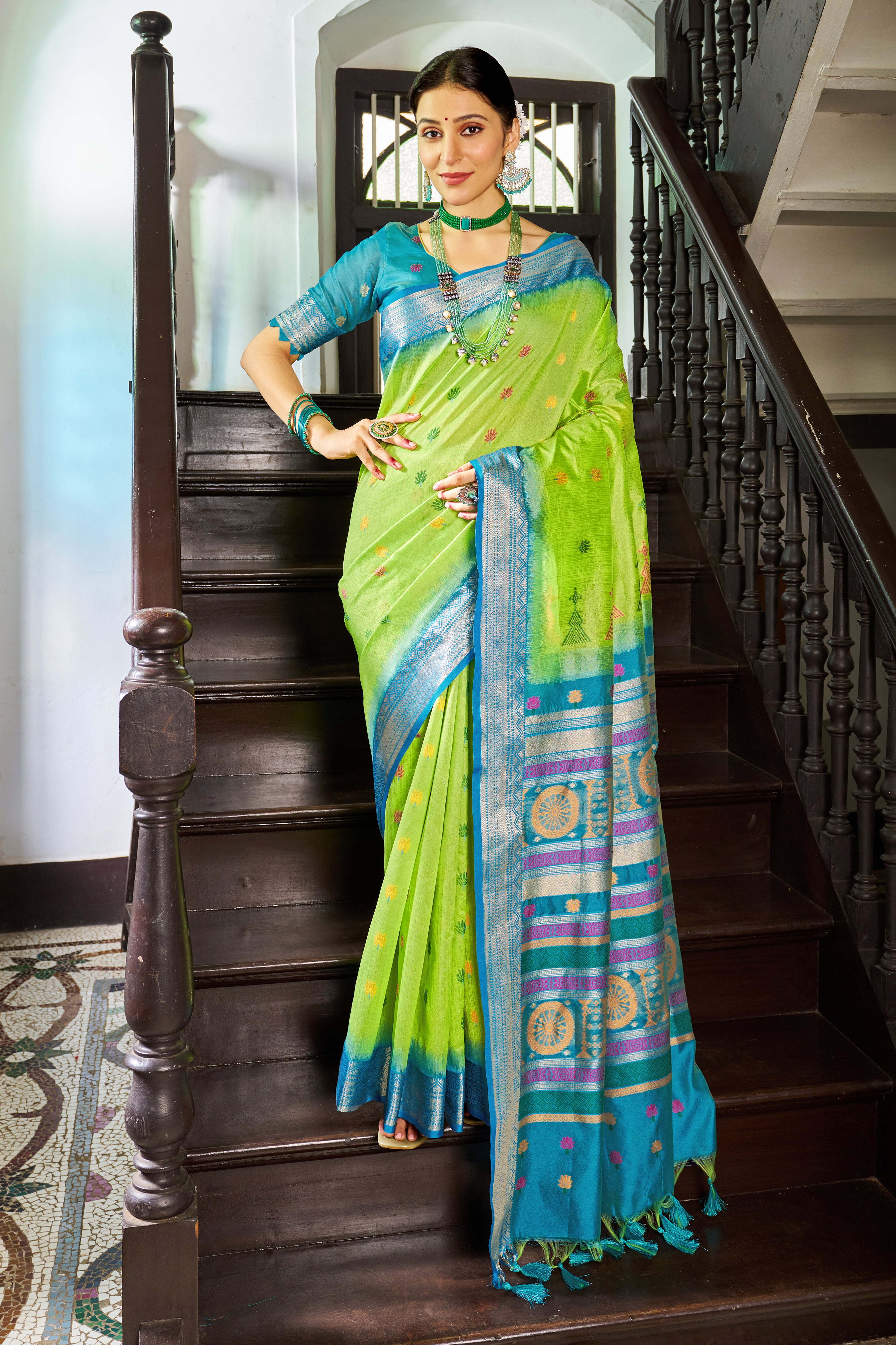 Raw Silk Saree - Perfect for Partywear / Bollywood