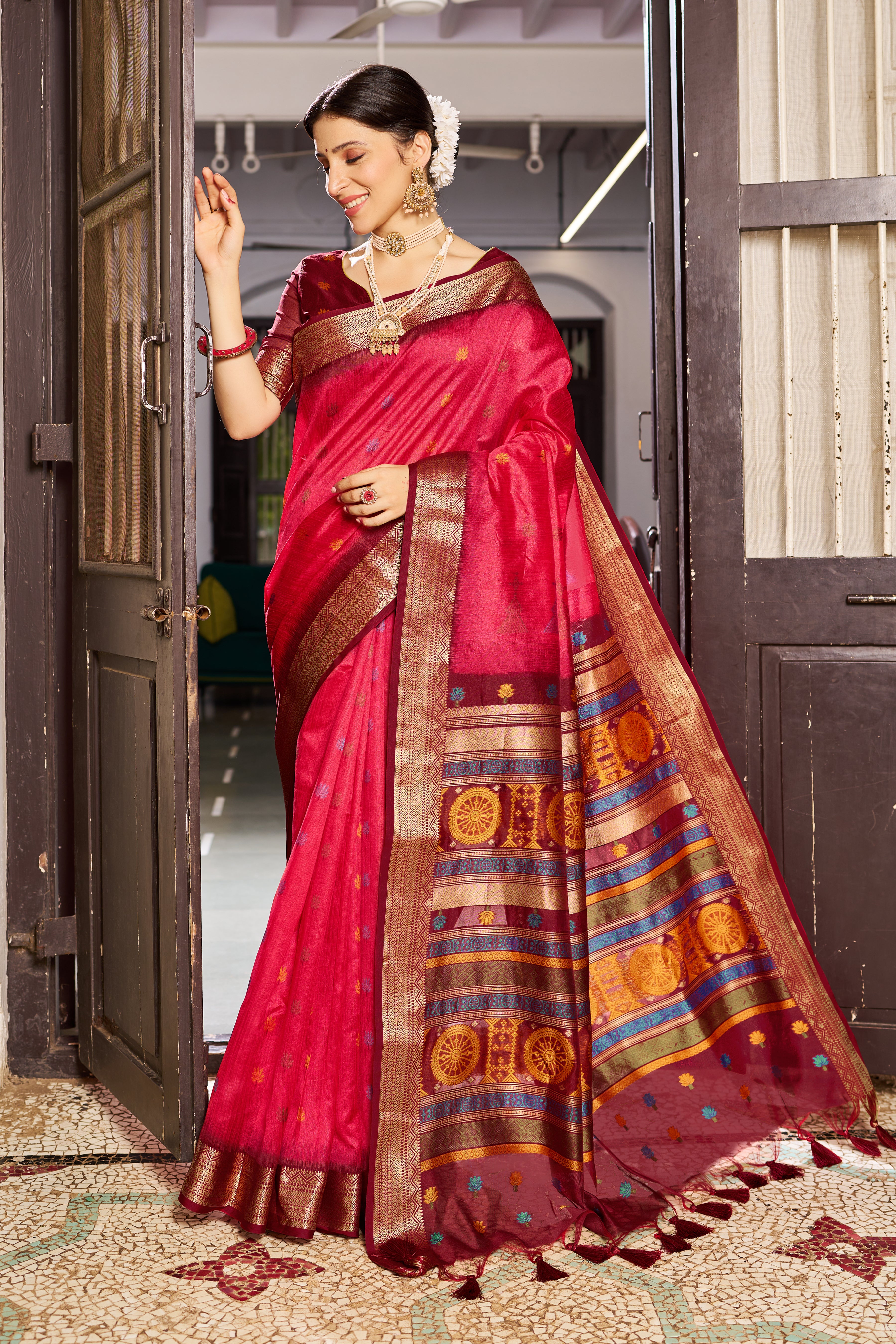 Raw Silk Saree - Perfect for Partywear / Bollywood