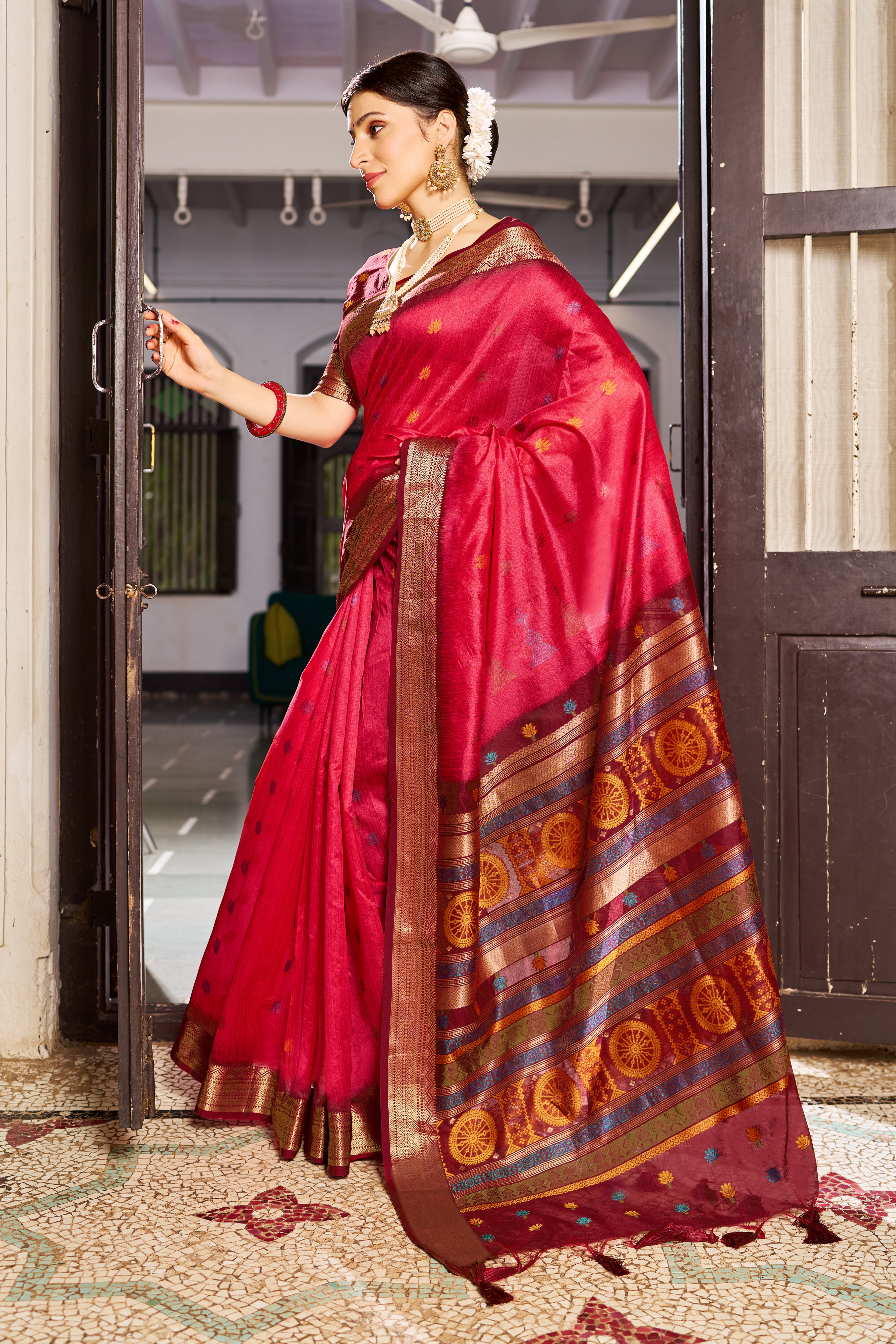 Raw Silk Saree - Perfect for Partywear / Bollywood