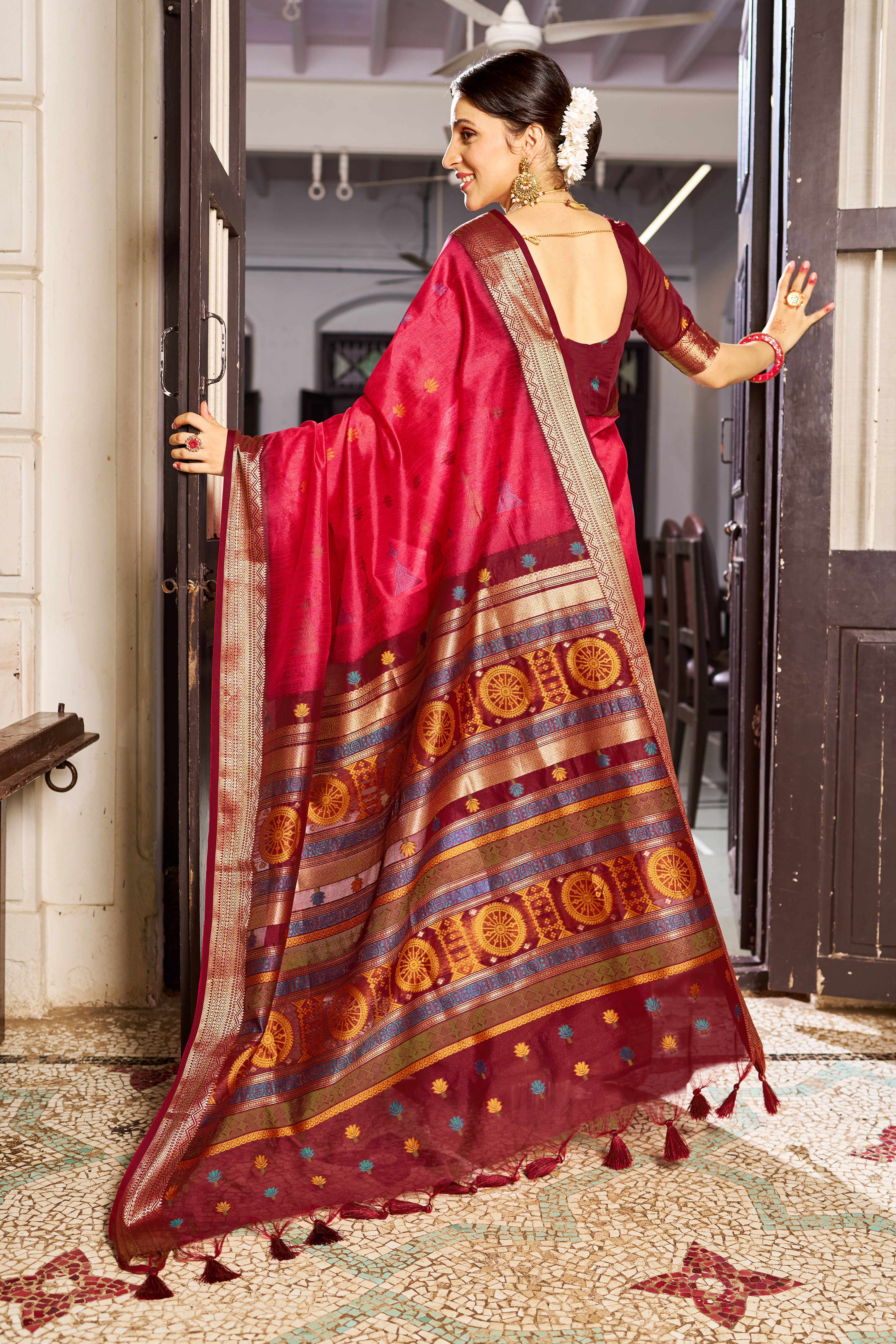 Raw Silk Saree - Perfect for Partywear / Bollywood