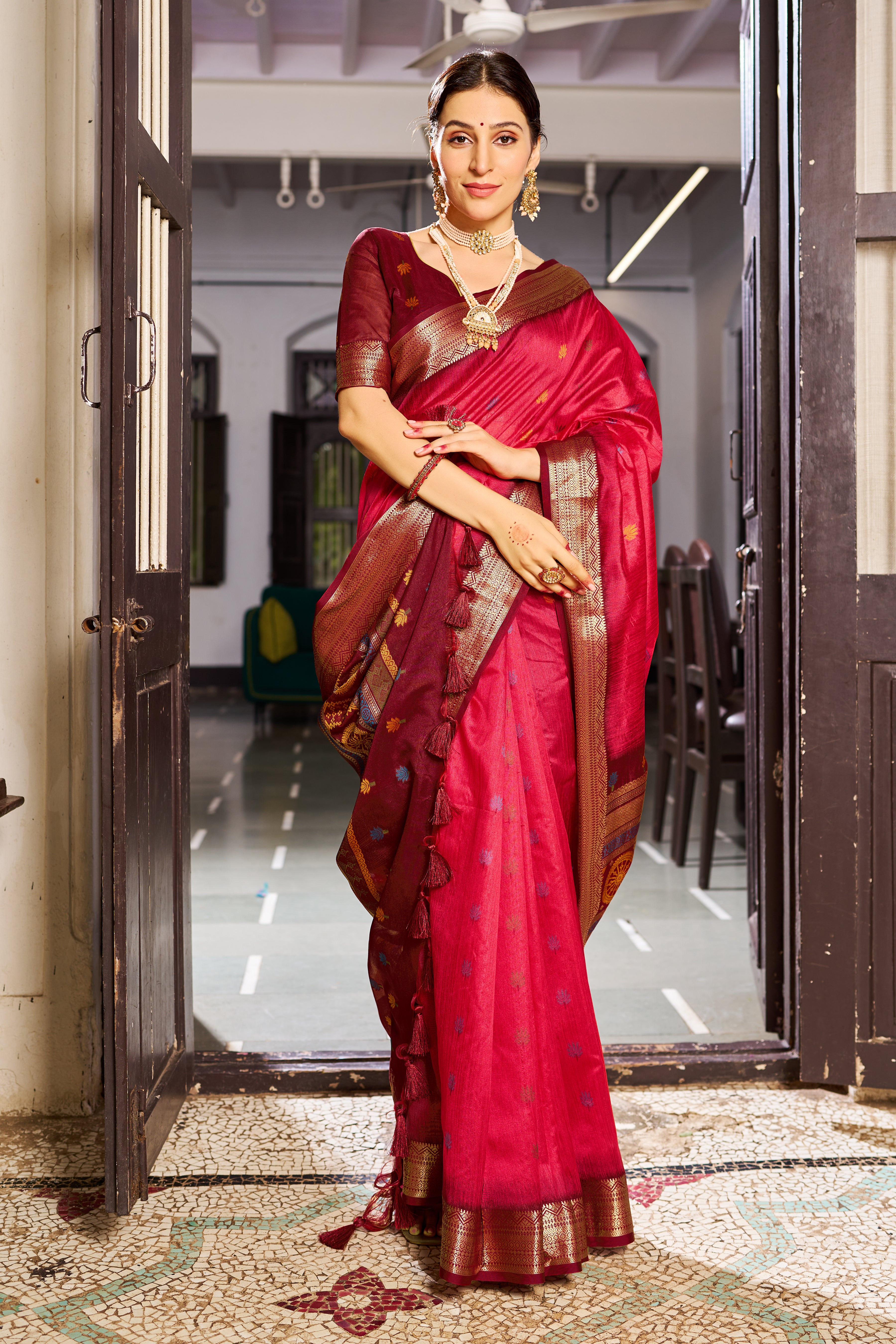 Raw Silk Saree - Perfect for Partywear / Bollywood