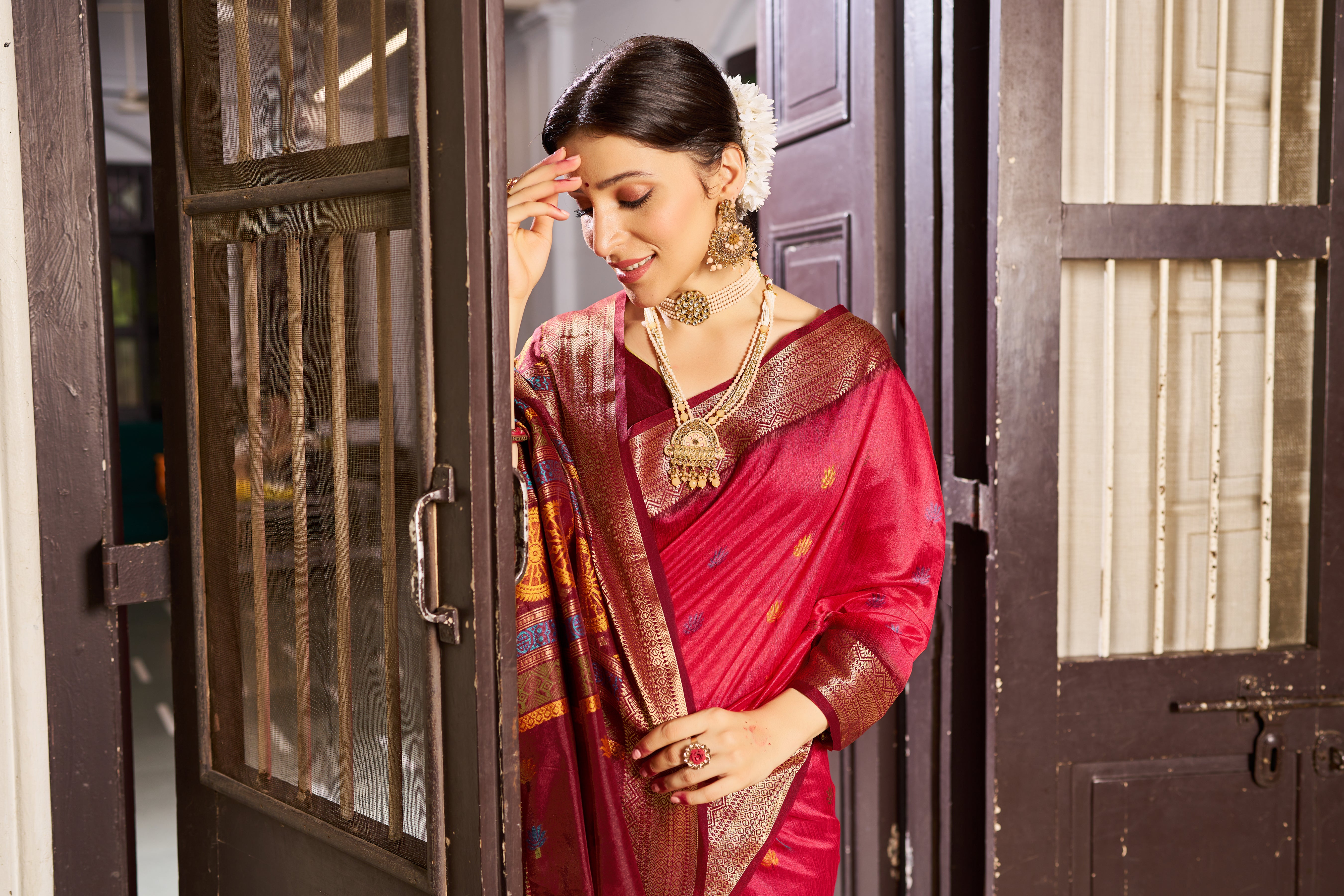 Raw Silk Saree - Perfect for Partywear / Bollywood