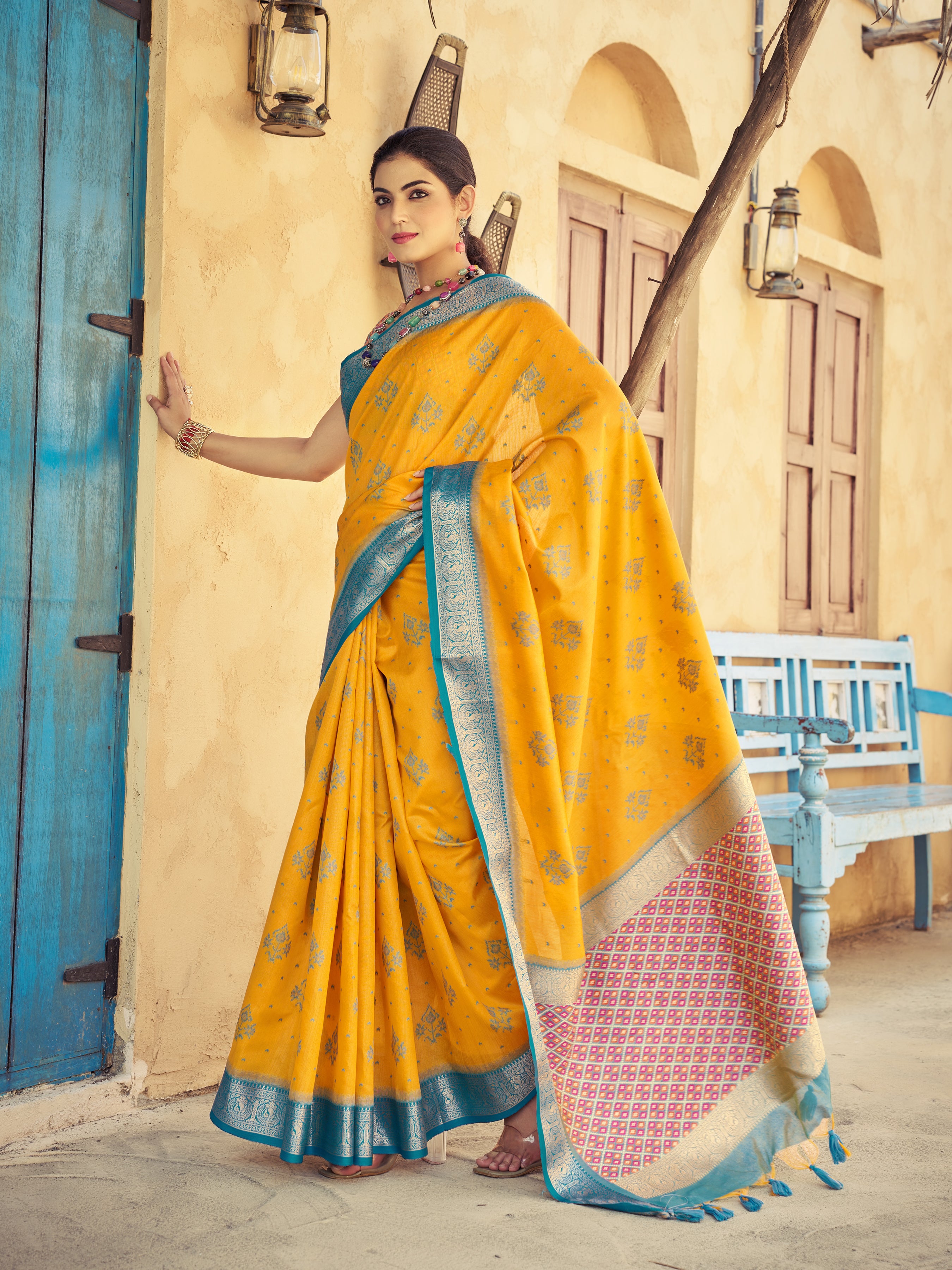 Raw Silk Saree - Perfect for Partywear / Bollywood