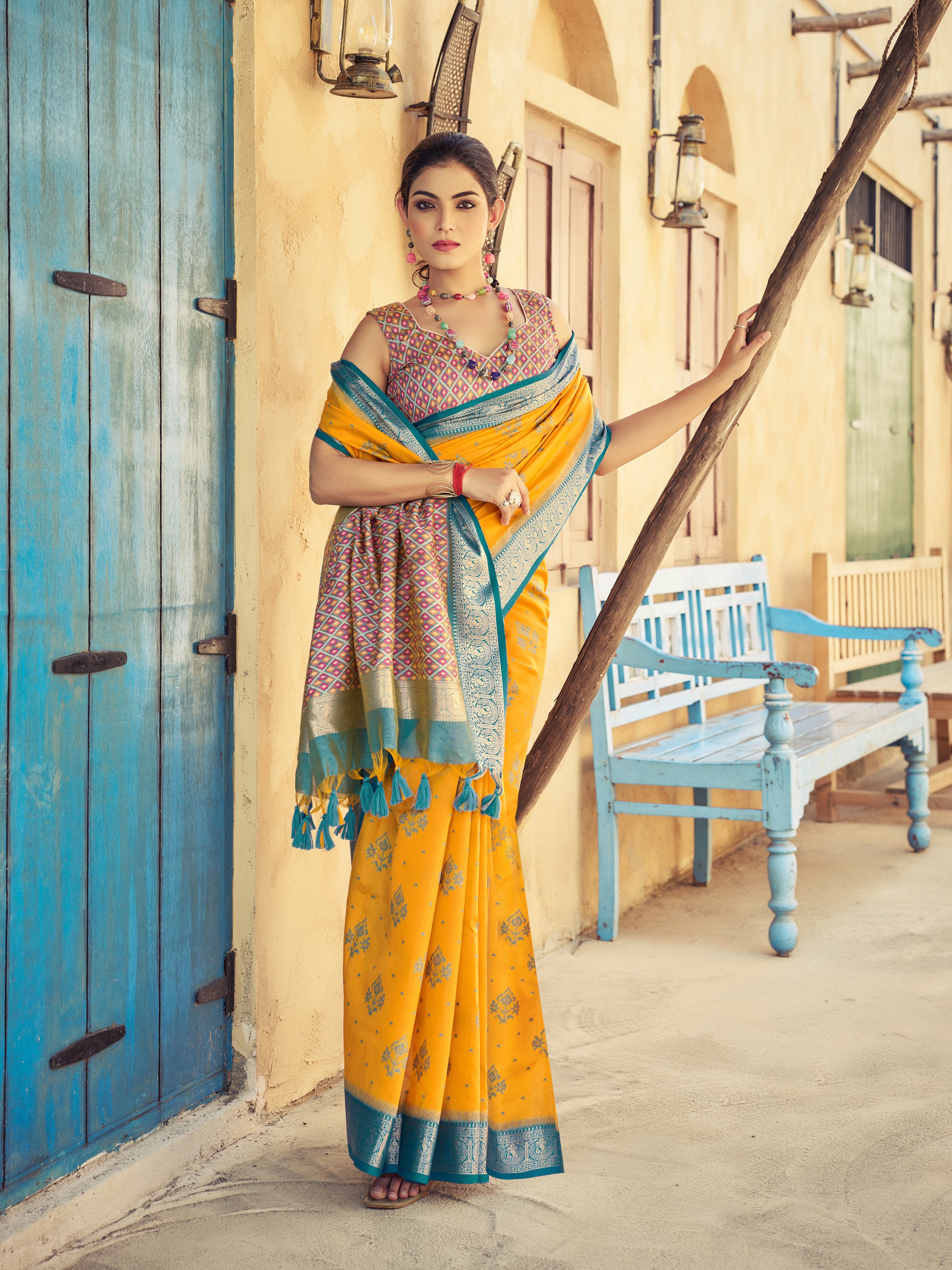 Raw Silk Saree - Perfect for Partywear / Bollywood