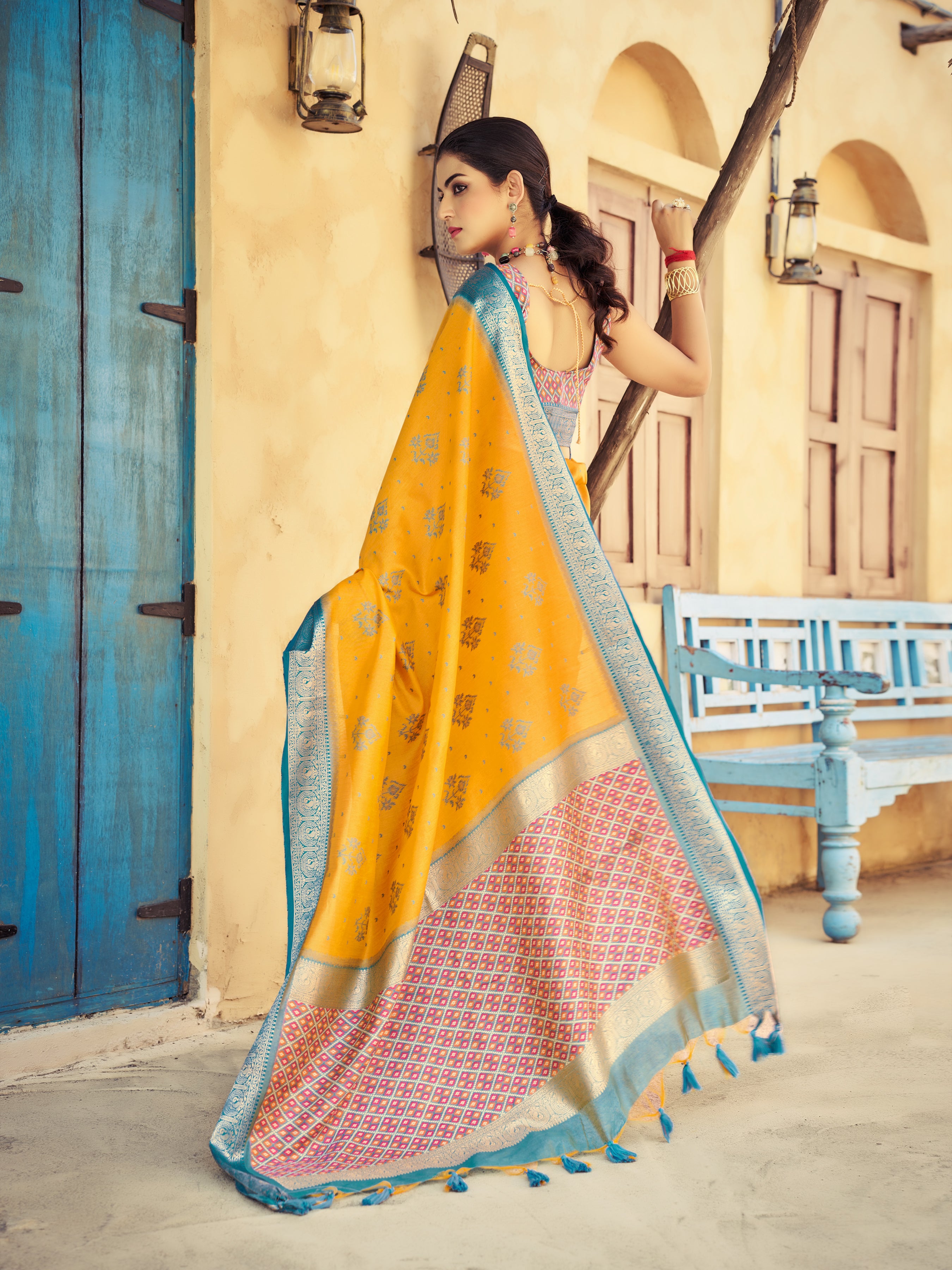 Raw Silk Saree - Perfect for Partywear / Bollywood
