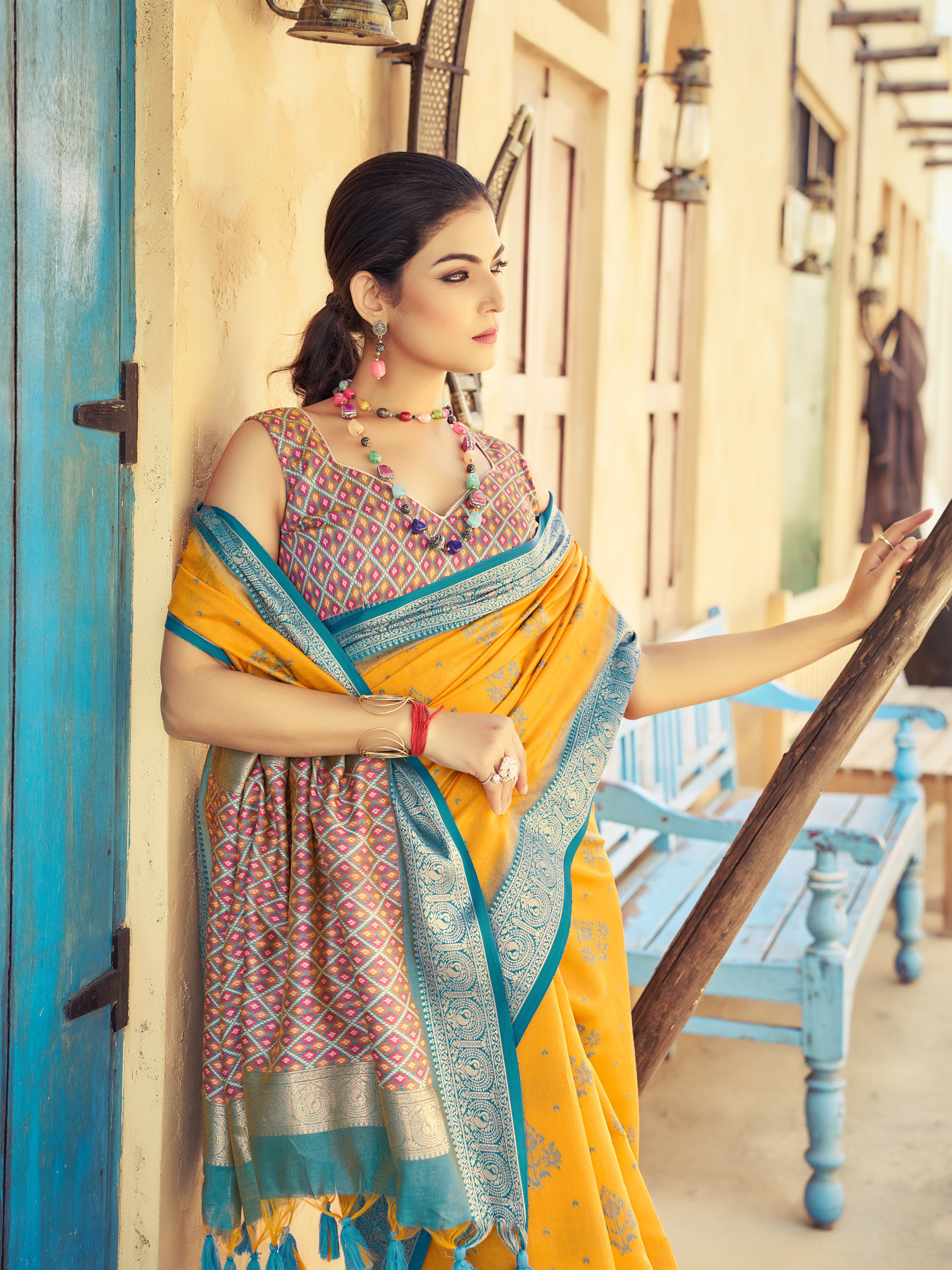Raw Silk Saree - Perfect for Partywear / Bollywood